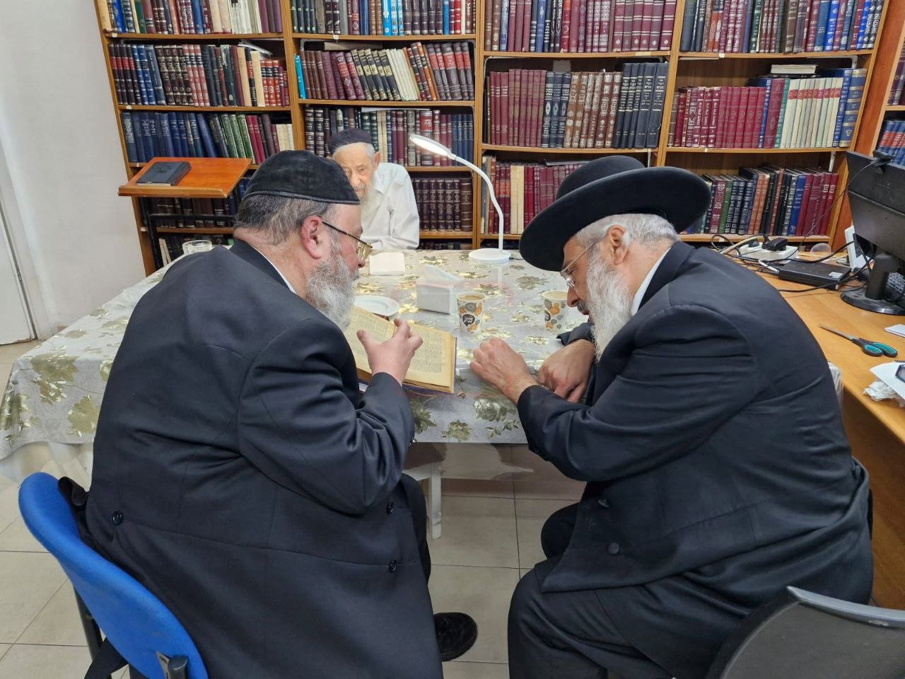 הסוד המסעיר סביב מצבו של האדמו"ר | 'זופניק בכיכר' עם כל התמונות, הנייעס והחשיפות של השבוע