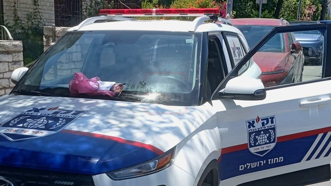 העוגה והמכתב על הרכב