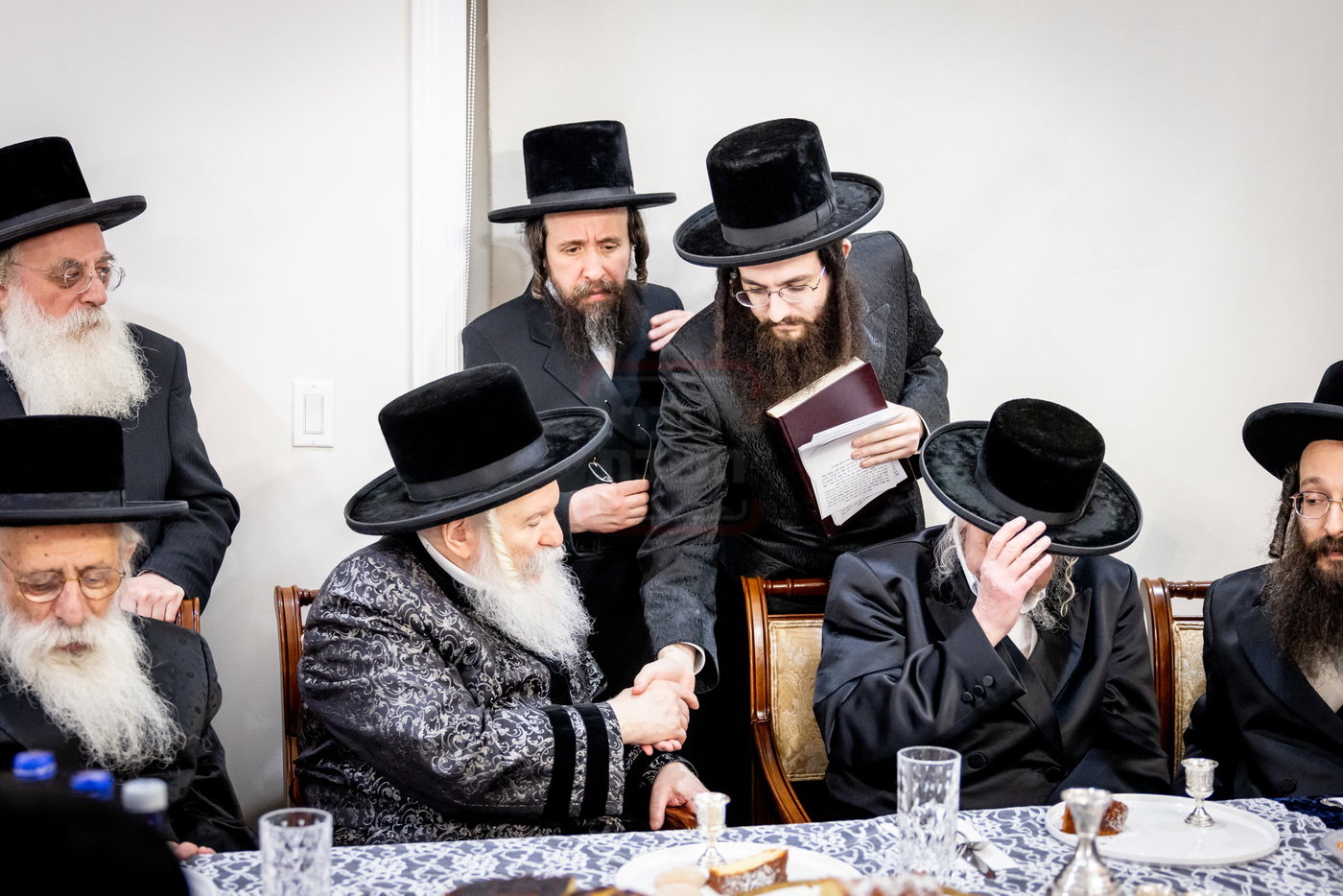 שמחת הקרישמליינען לנין האדמו"ר מבאבוב