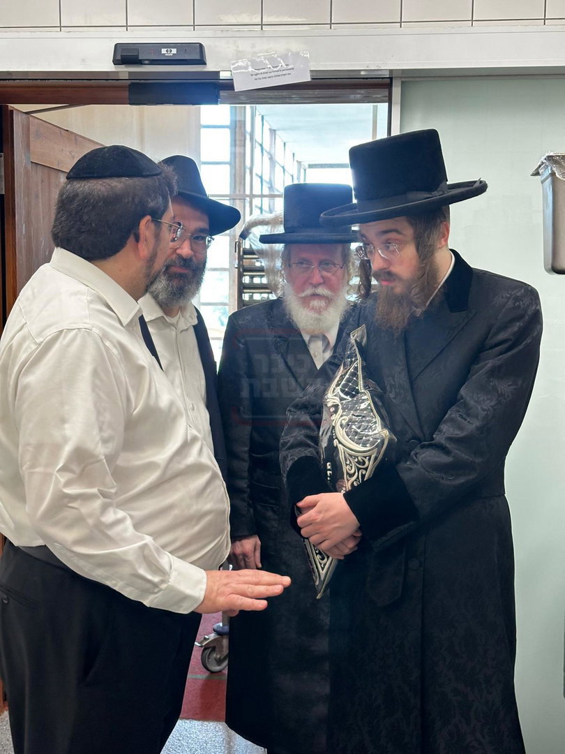 האדמו"ר מסאדיגורה במטבח באוסטריה