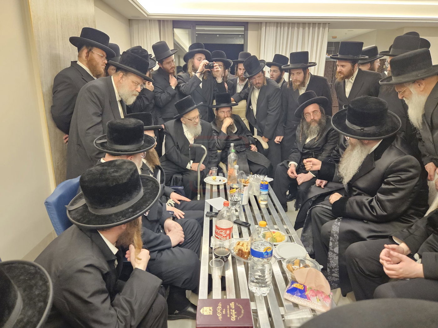 הרב שזעם על הביטאון | 'זופניק בכיכר' עם כל התמונות, הנייעס והחשיפות של השבוע