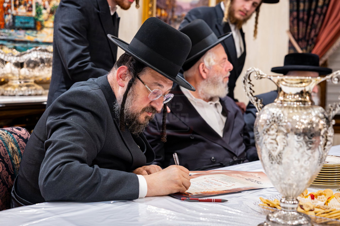 האדמו"ר מסאטמר בלחיים בבית ר' חיים מרדכי אינזליכט