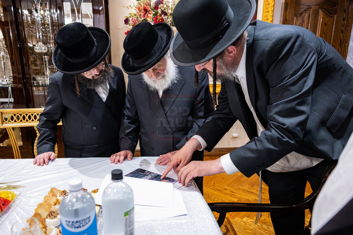 האדמו"ר מסאטמר בלחיים בבית ר' חיים מרדכי אינזליכט