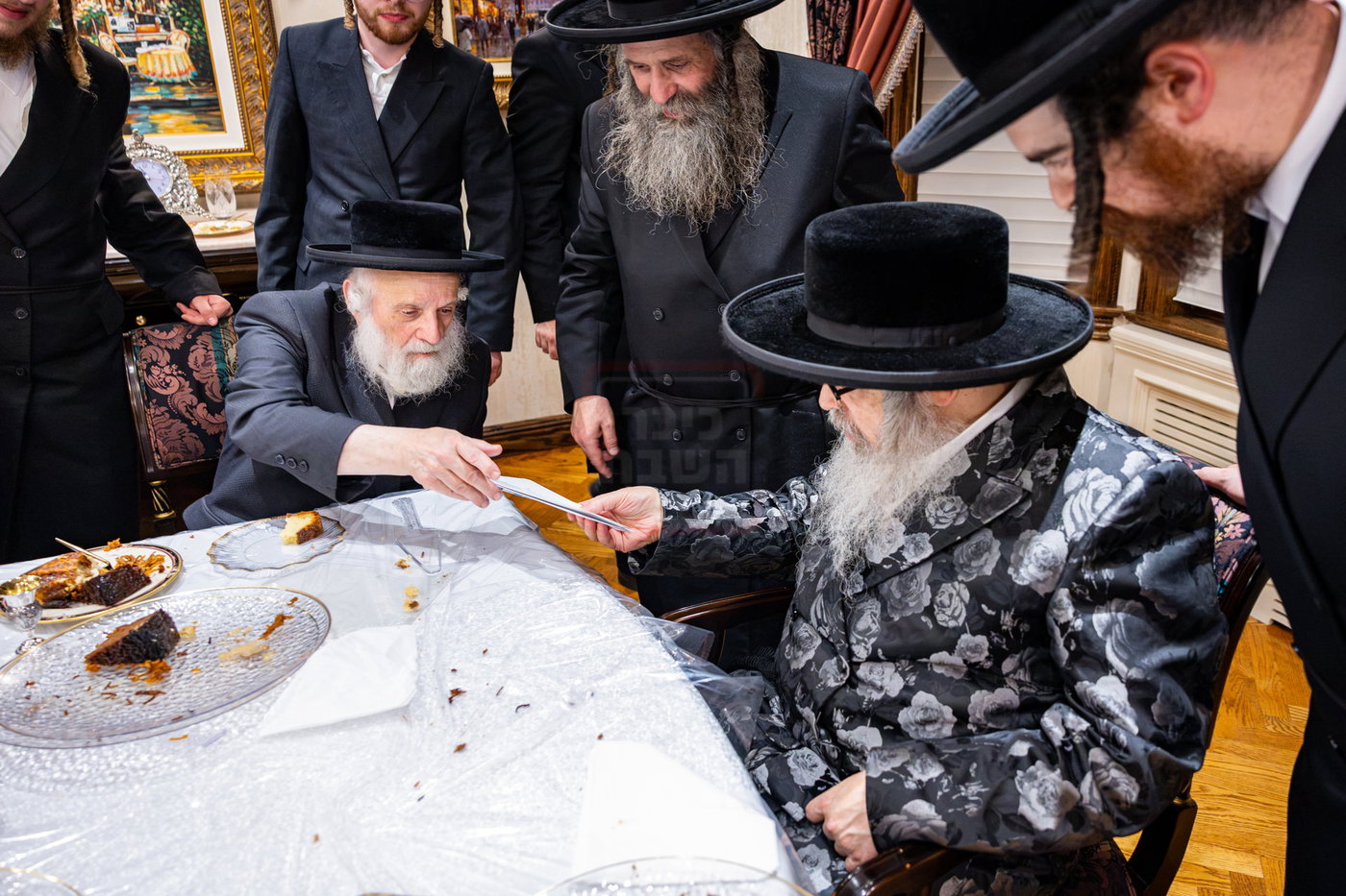 האדמו"ר מסאטמר בלחיים בבית ר' חיים מרדכי אינזליכט