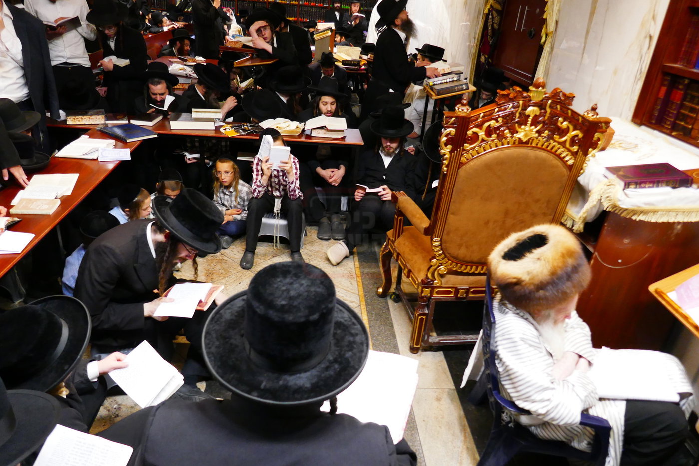 ליל תשעה באב אצל האדמו"ר מתורת חכם 