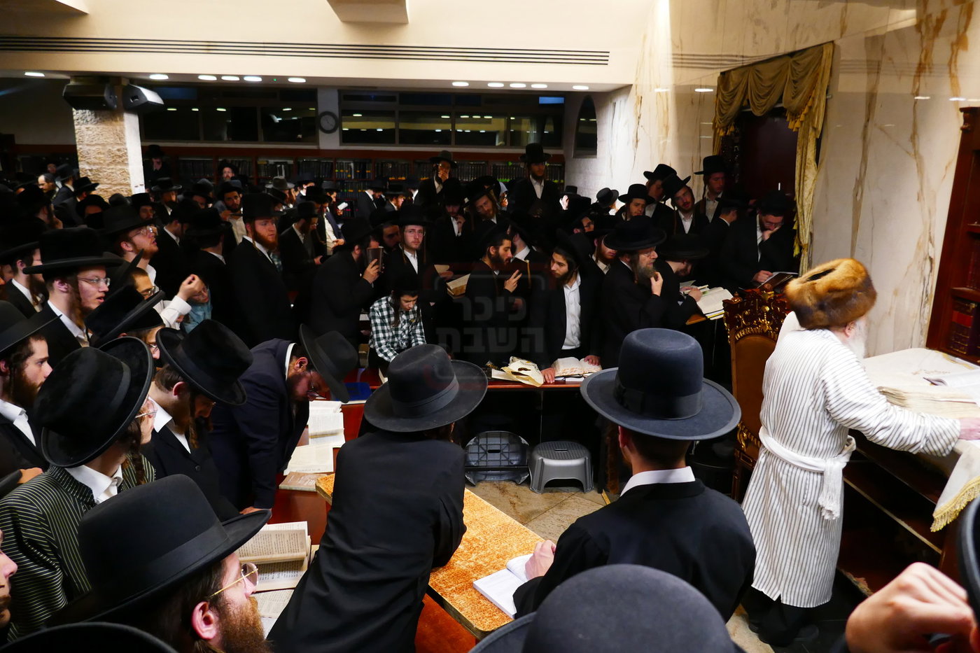 ליל תשעה באב אצל האדמו"ר מתורת חכם 