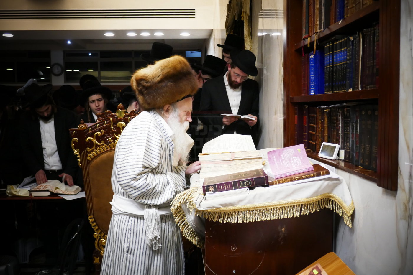 ליל תשעה באב אצל האדמו"ר מתורת חכם 