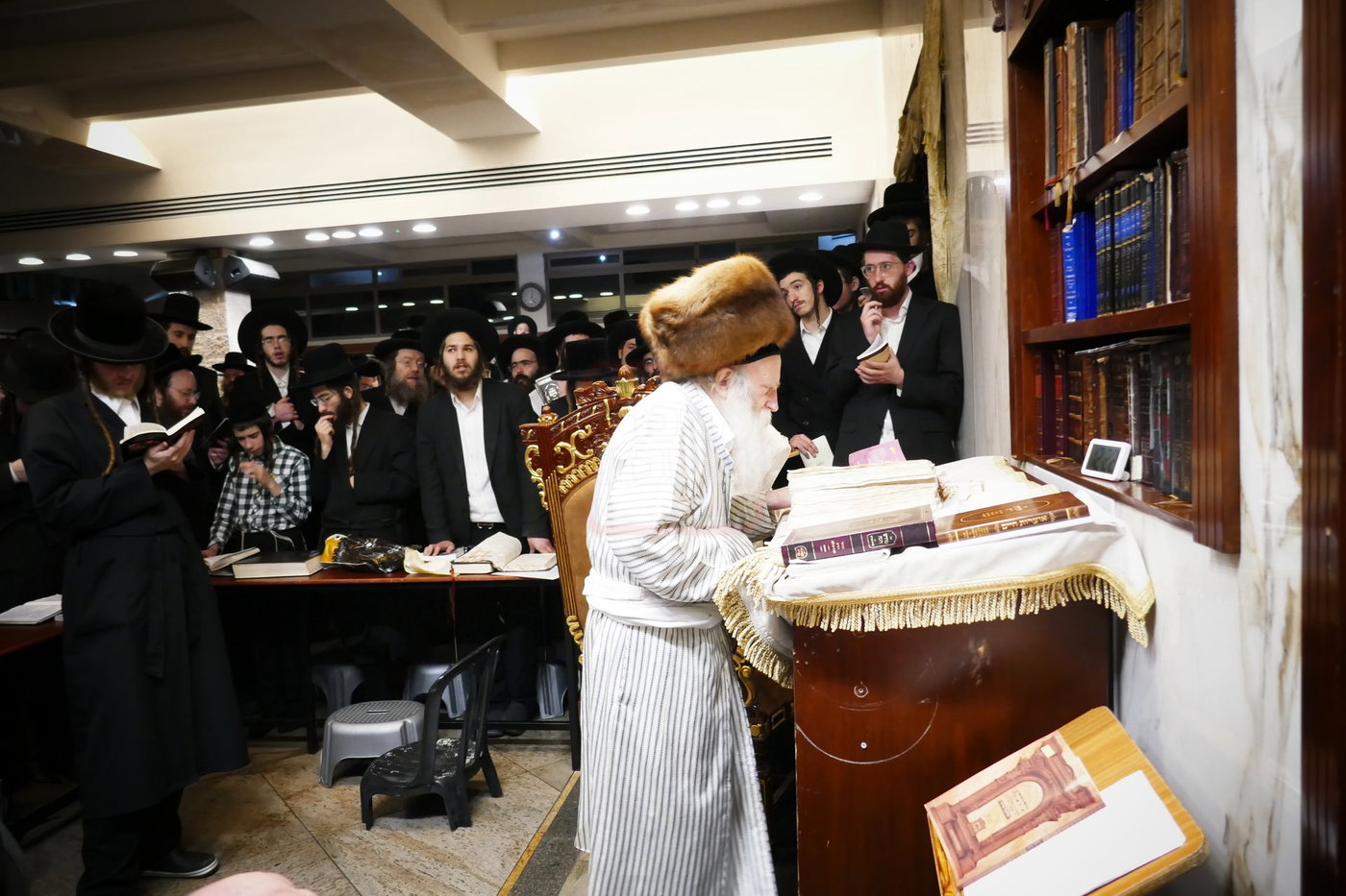 ליל תשעה באב אצל האדמו"ר מתורת חכם 