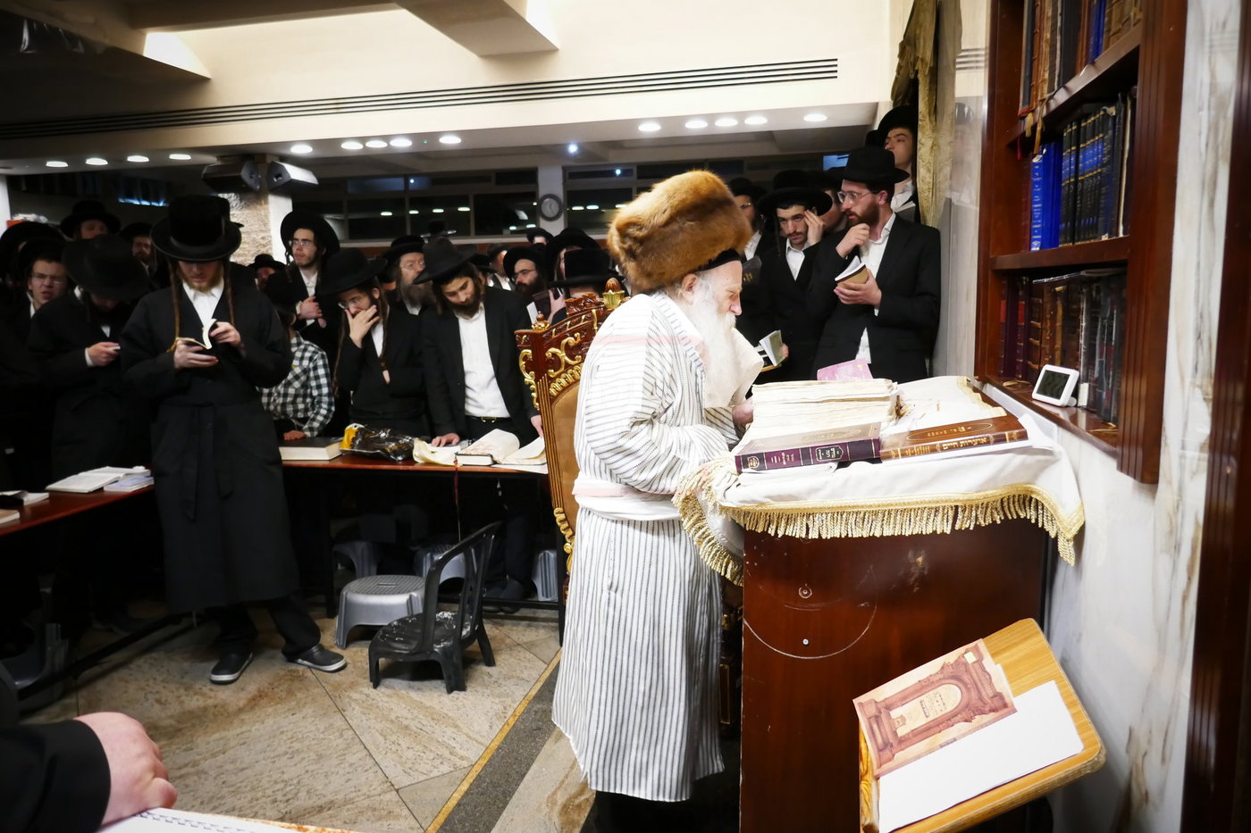 ליל תשעה באב אצל האדמו"ר מתורת חכם 