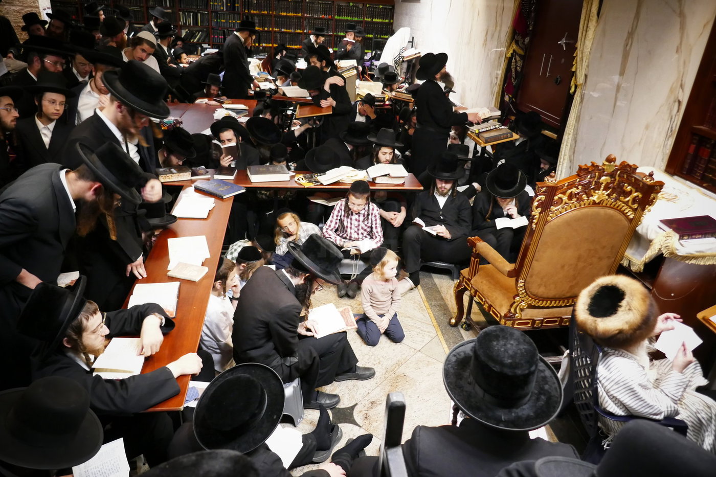 ליל תשעה באב אצל האדמו"ר מתורת חכם 
