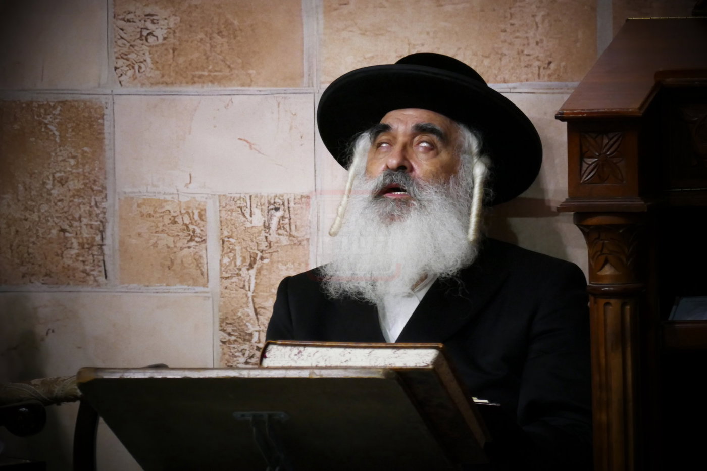תשעה באב אצל האדמו"ר מדושינסקיא