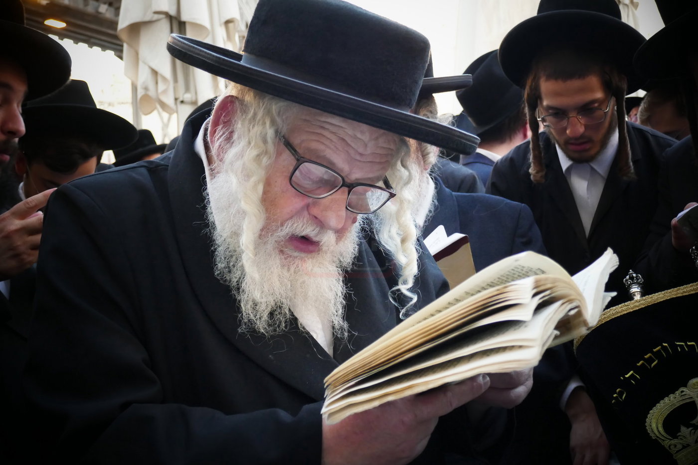 תשעה באב אצל הגה"צ רבי אביש ציינווירט