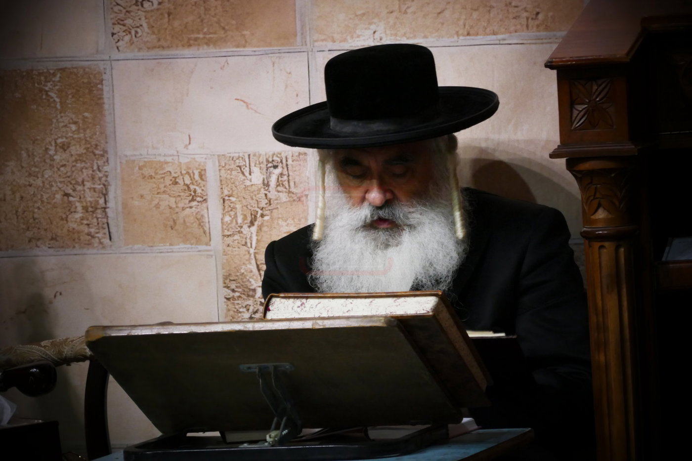 תשעה באב אצל האדמו"ר מדושינסקיא