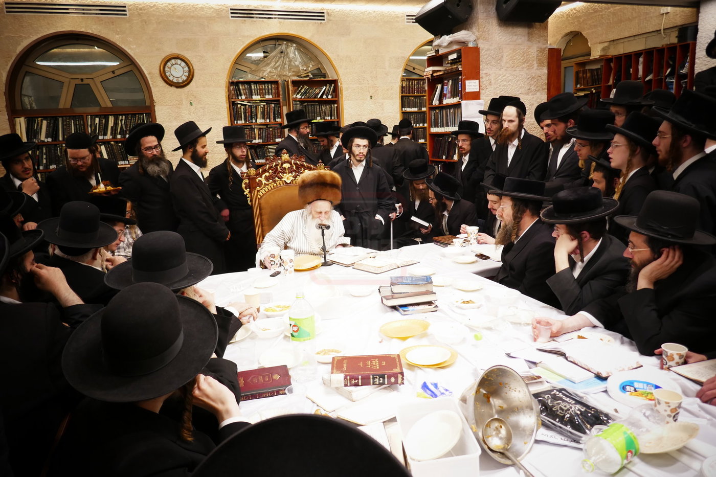 מוצאי תשעה באב אצל האדמו"ר מתורת חכם