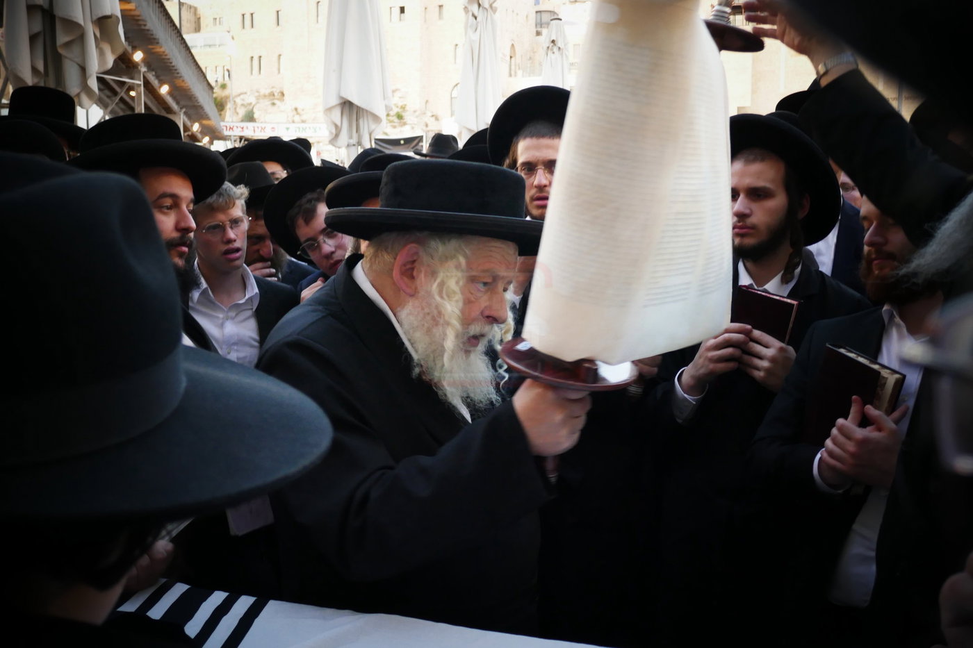 תשעה באב אצל הגה"צ רבי אביש ציינווירט