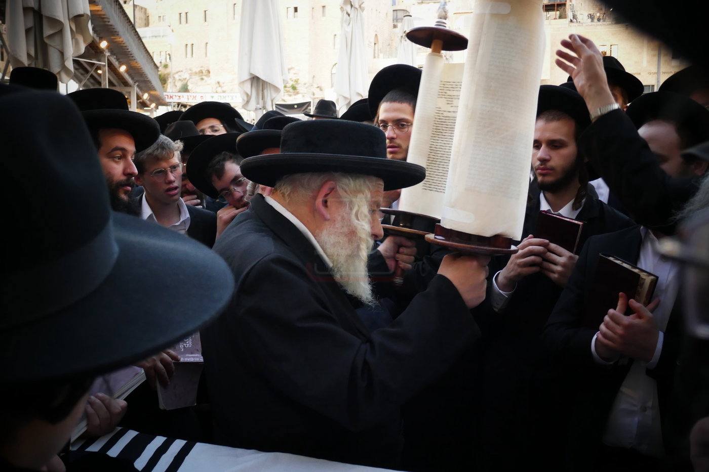 תשעה באב אצל הגה"צ רבי אביש ציינווירט