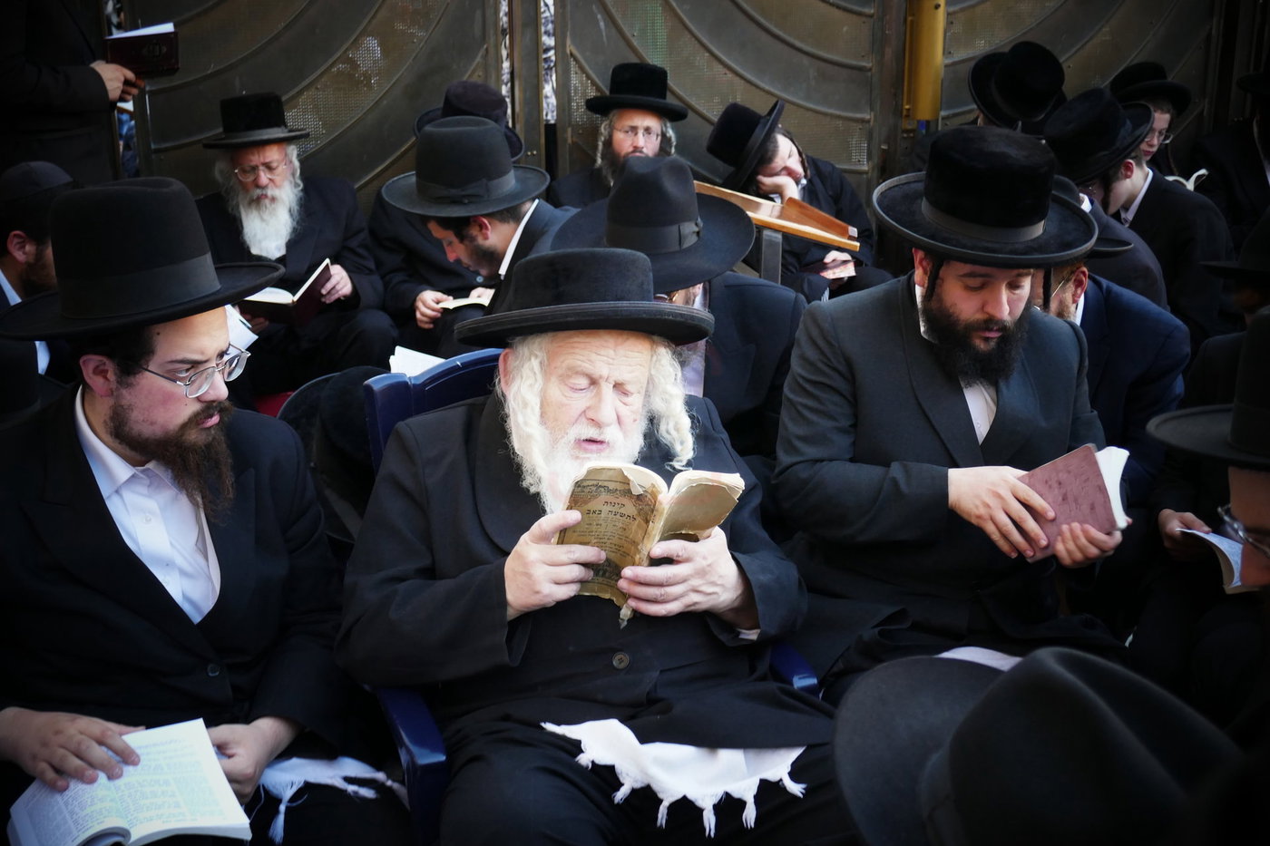 תשעה באב אצל הגה"צ רבי אביש ציינווירט