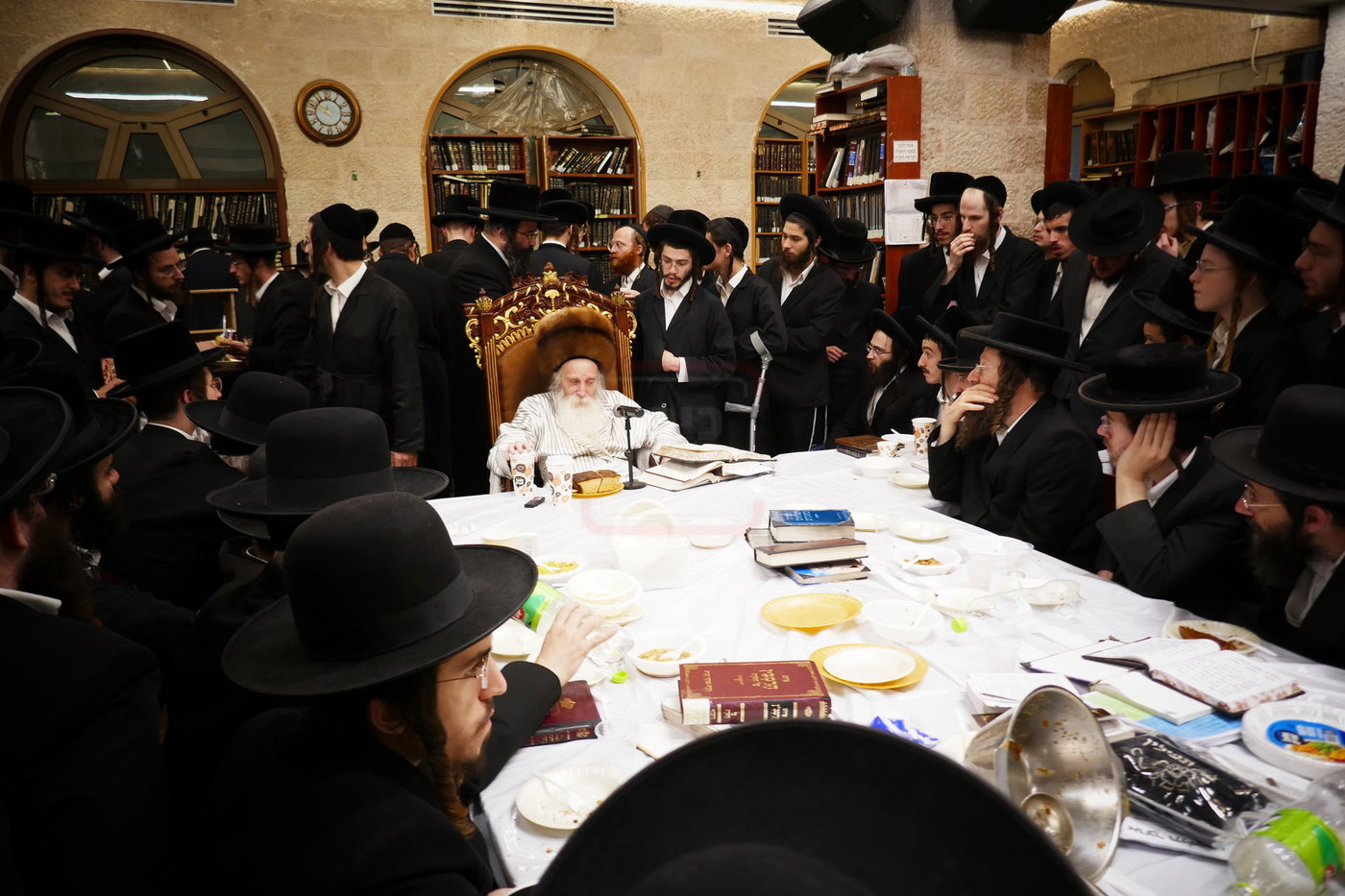 מוצאי תשעה באב אצל האדמו"ר מתורת חכם