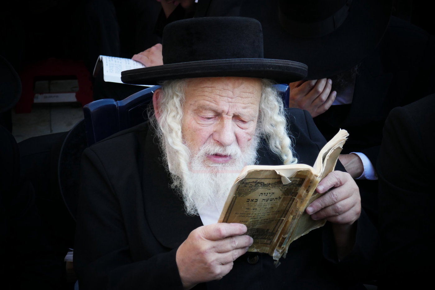 תשעה באב אצל הגה"צ רבי אביש ציינווירט
