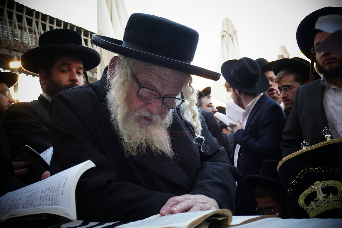 תשעה באב אצל הגה"צ רבי אביש ציינווירט