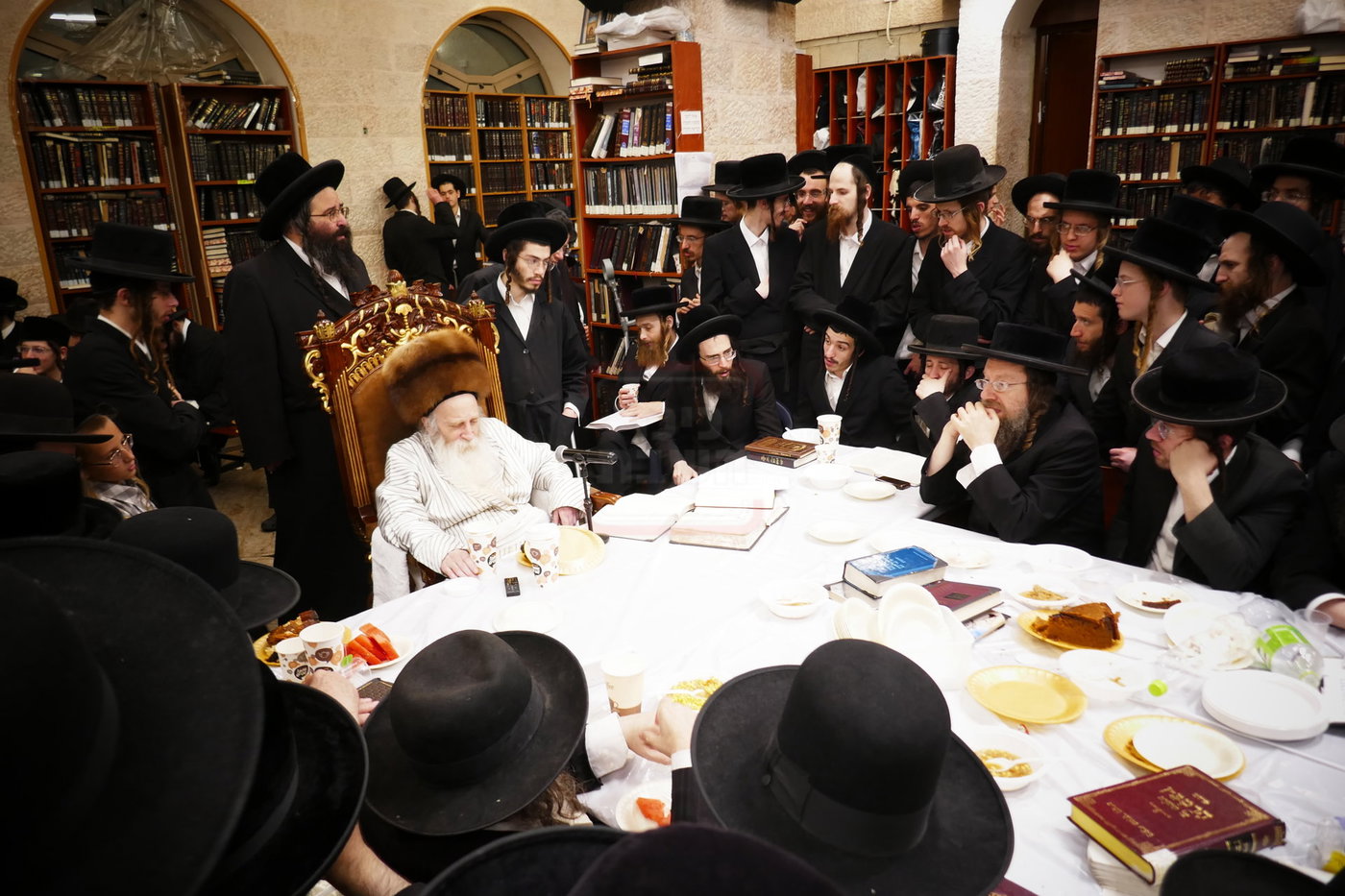 מוצאי תשעה באב אצל האדמו"ר מתורת חכם