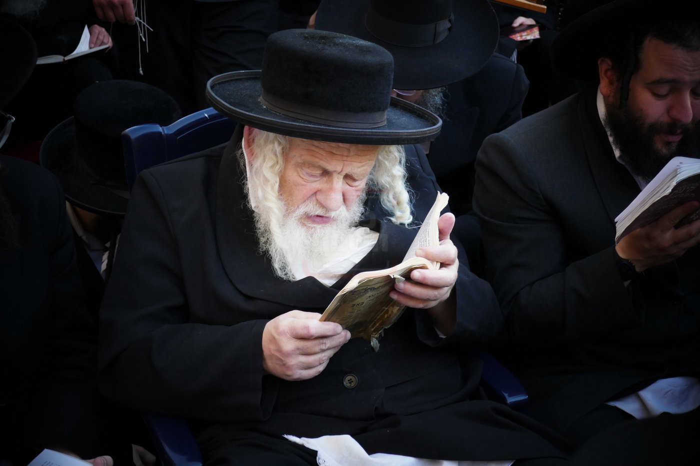 תשעה באב אצל הגה"צ רבי אביש ציינווירט