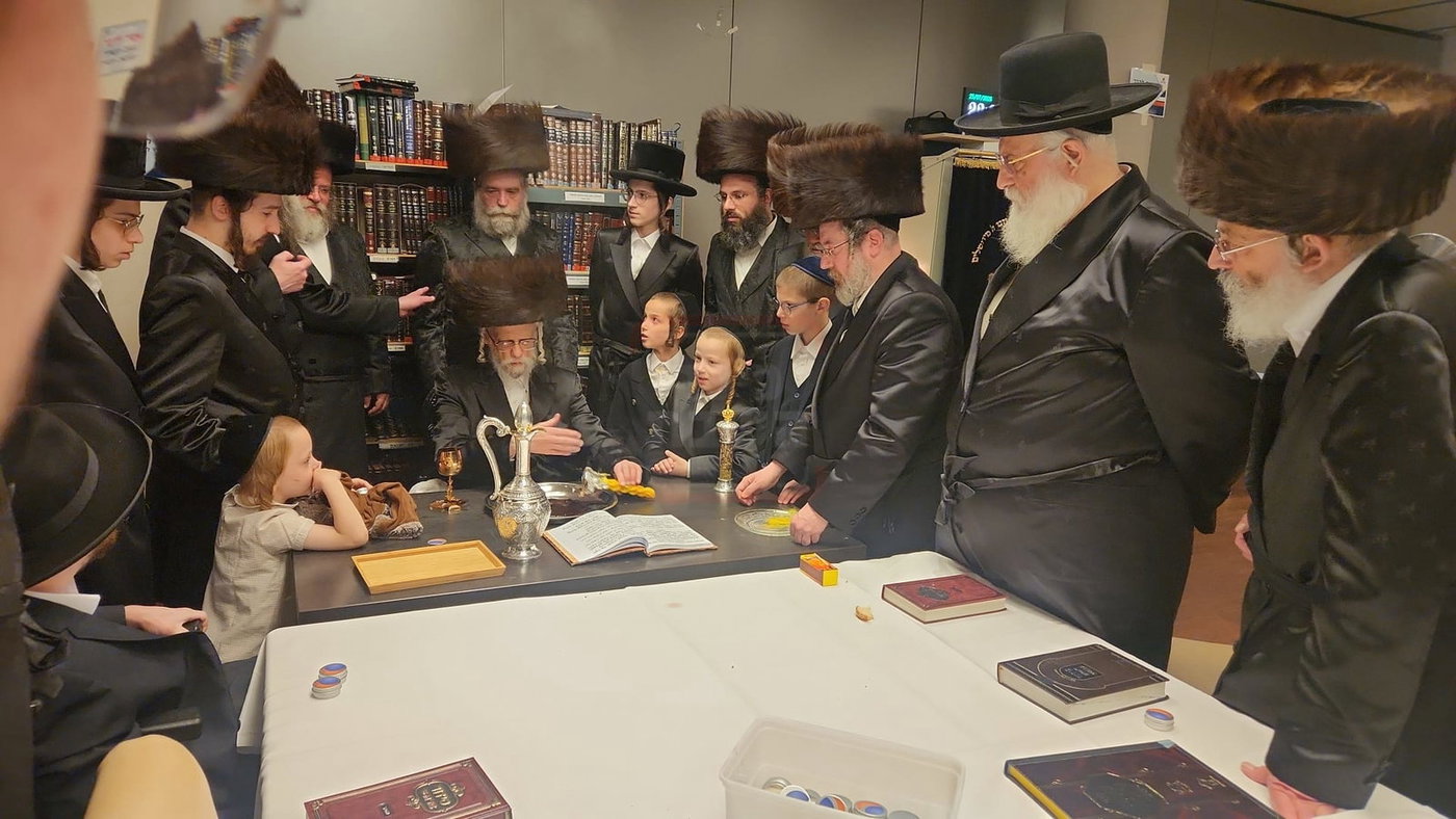 האדמו"ר מסערט ויז'ניץ בהבדלה באוסטריה