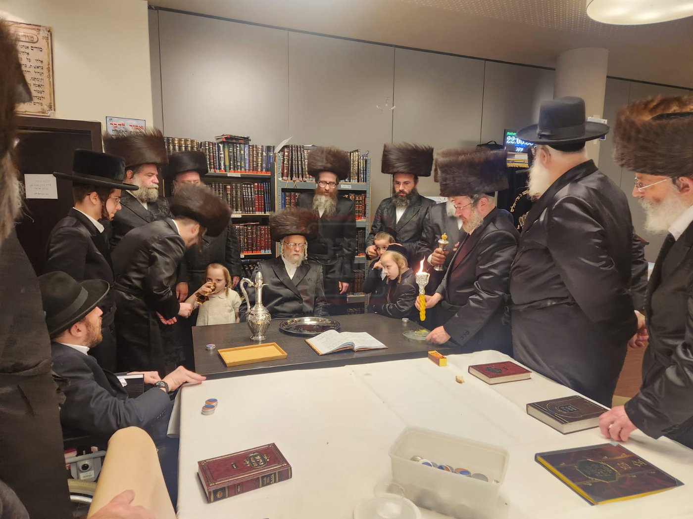האדמו"ר מסערט ויז'ניץ בהבדלה באוסטריה