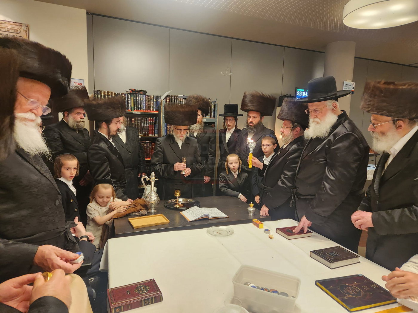 האדמו"ר מסערט ויז'ניץ בהבדלה באוסטריה