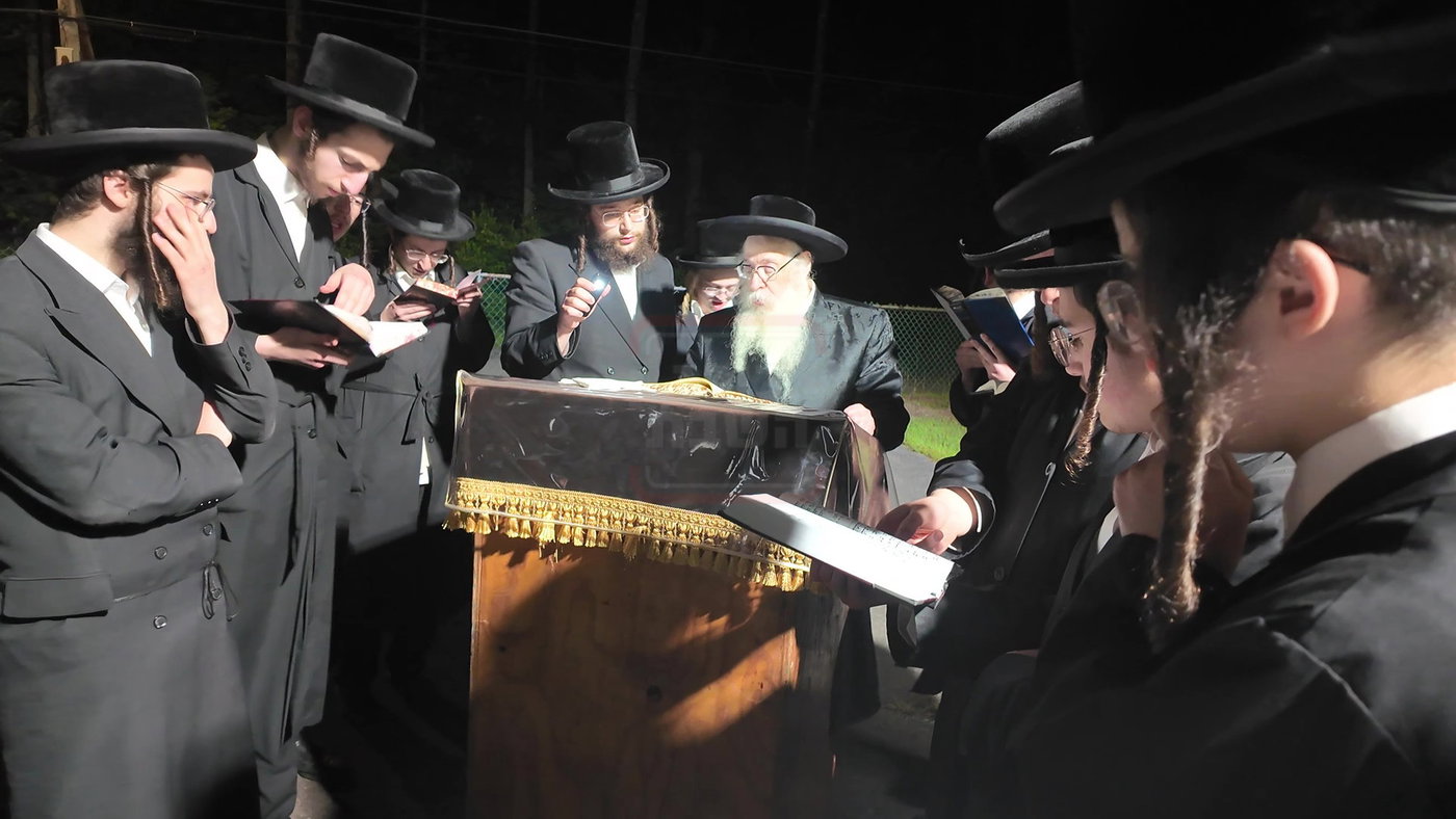 תשעה באב בחצה"ק צאנז קלויזנבורג