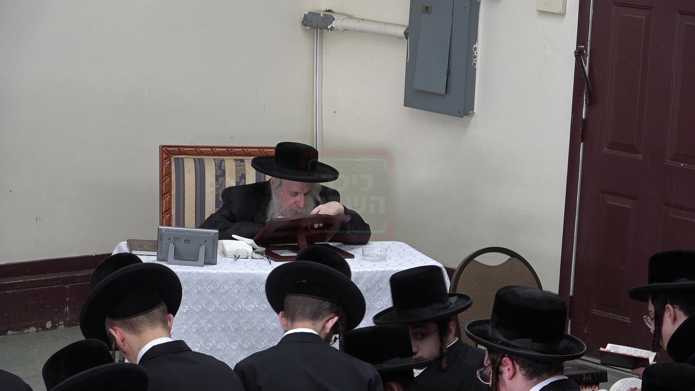 תשעה באב בחצה"ק צאנז קלויזנבורג