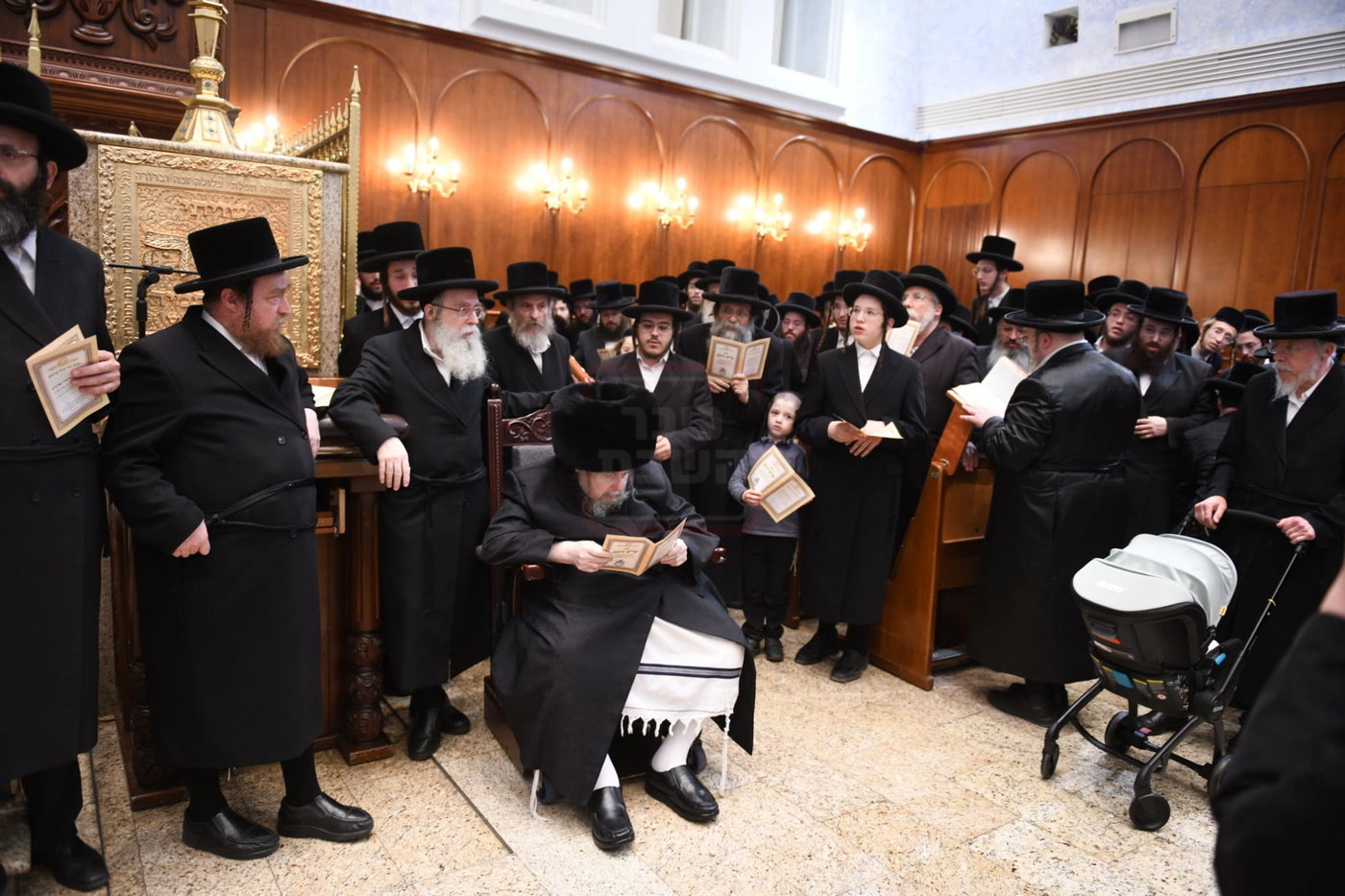 מעמד הקרישמליינען בחצה"ק בעלזא