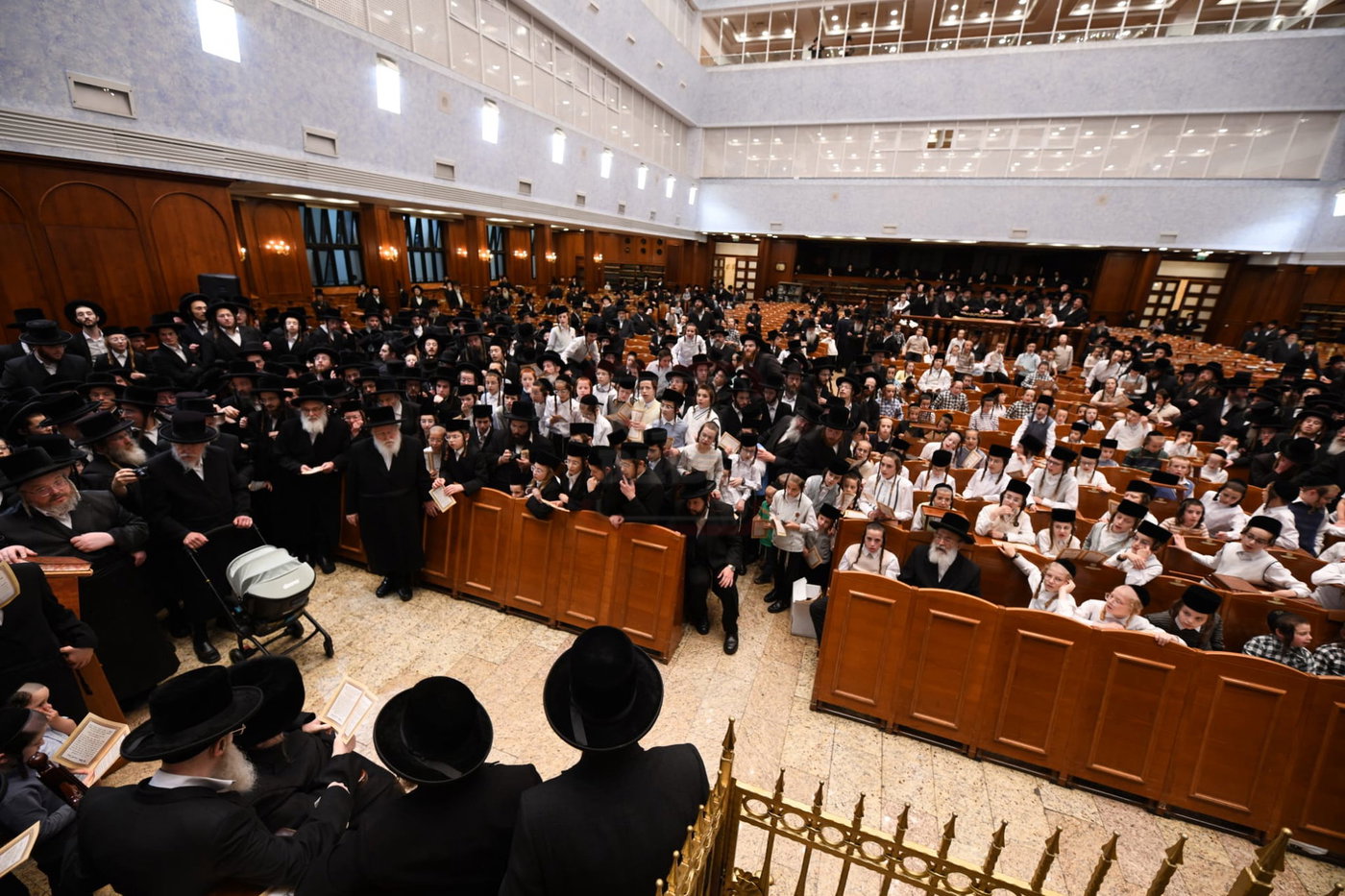 מעמד הקרישמליינען בחצה"ק בעלזא