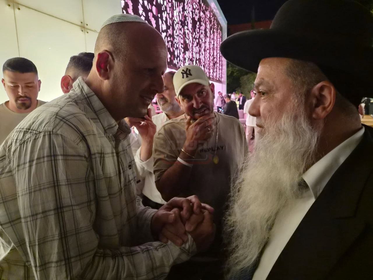 המשב"ק שהחל להוציא עין הרע | 'זופניק בכיכר' עם כל התמונות, הנייעס והחשיפות של השבוע