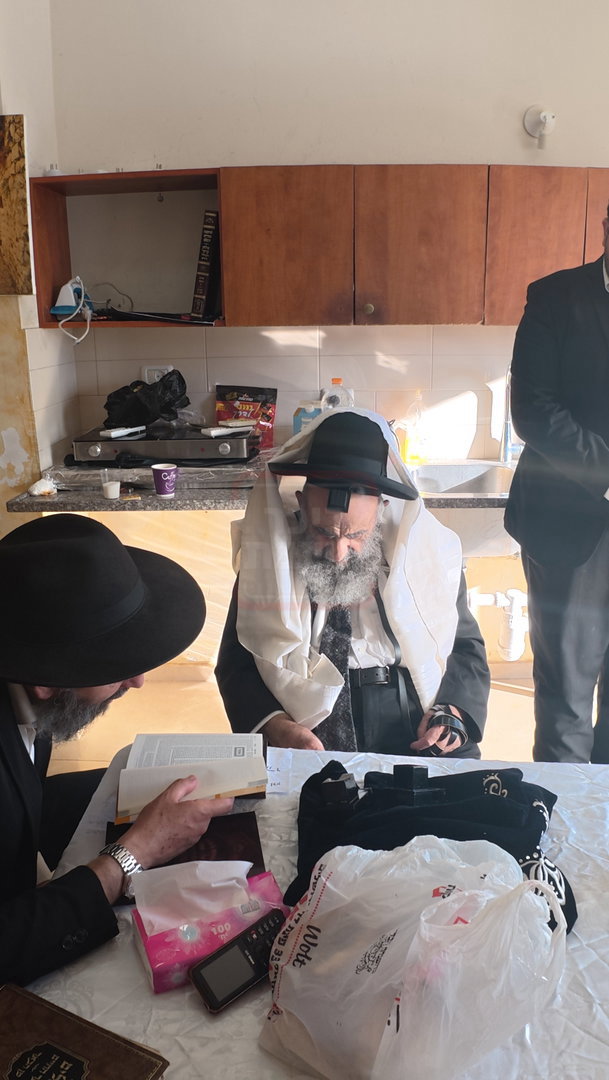 הגר"מ צדקה ביקר במקום הנופש של הפוסק הרב בנימין חותה במירון