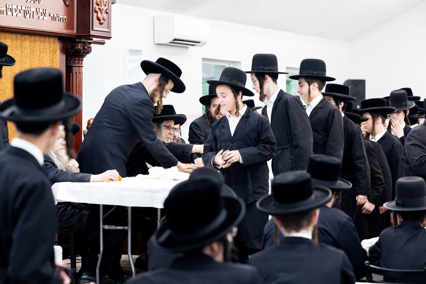 האדמו"ר מסאטמר בביקור במחנה ישבה קטנה בארא פארק