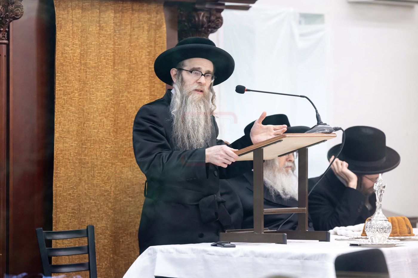האדמו"ר מסאטמר בביקור במחנה ישבה קטנה בארא פארק