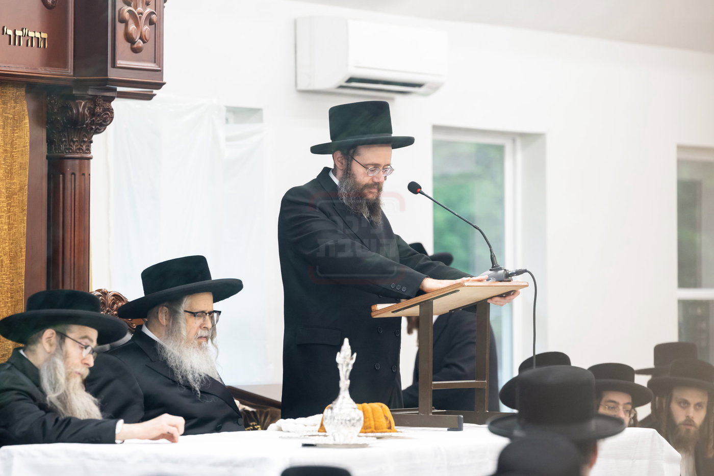 האדמו"ר מסאטמר בביקור במחנה ישבה קטנה בארא פארק