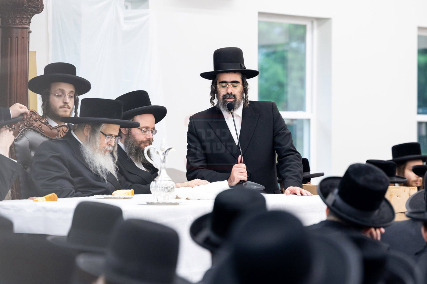 האדמו"ר מסאטמר בביקור במחנה ישבה קטנה בארא פארק