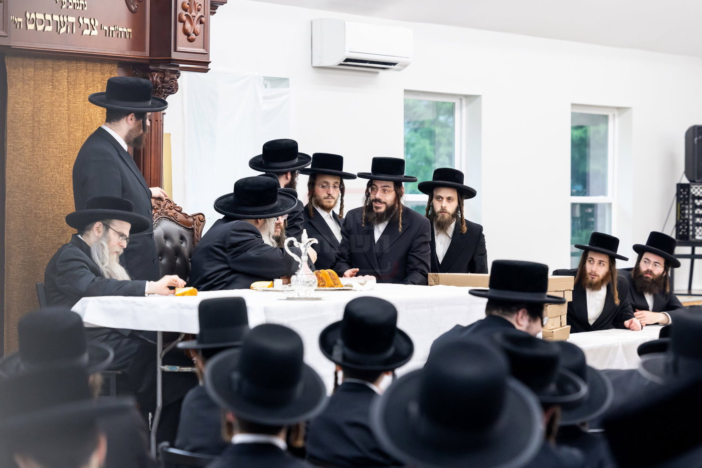 האדמו"ר מסאטמר בביקור במחנה ישבה קטנה בארא פארק