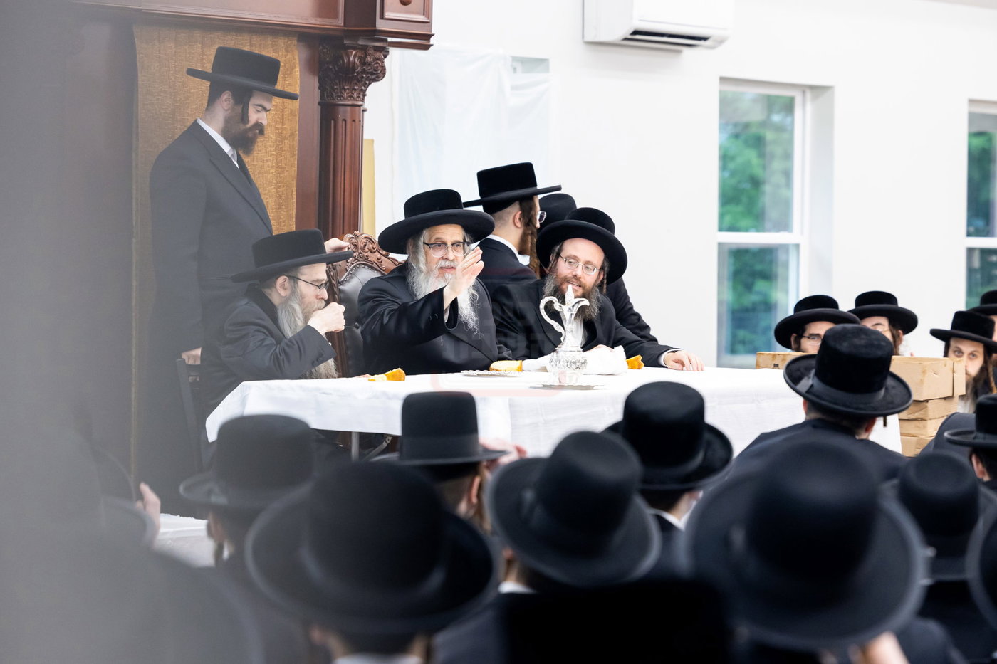 האדמו"ר מסאטמר בביקור במחנה ישבה קטנה בארא פארק
