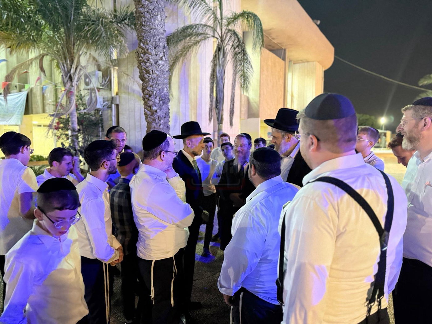 קרב הפייטנים בגלל 'אום כולת'ום' | 'זופניק בכיכר' עם כל התמונות, הנייעס והחשיפות של השבוע