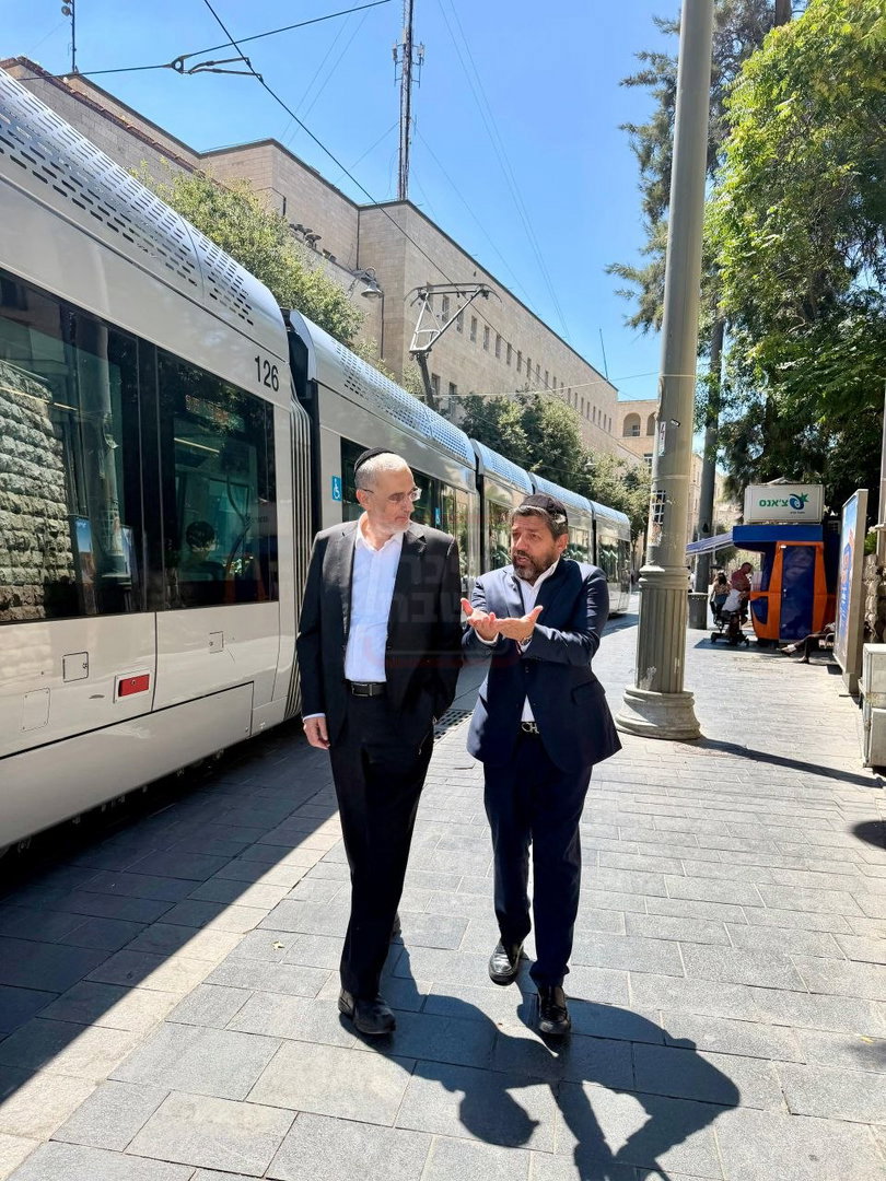 קרב הפייטנים בגלל 'אום כולת'ום' | 'זופניק בכיכר' עם כל התמונות, הנייעס והחשיפות של השבוע