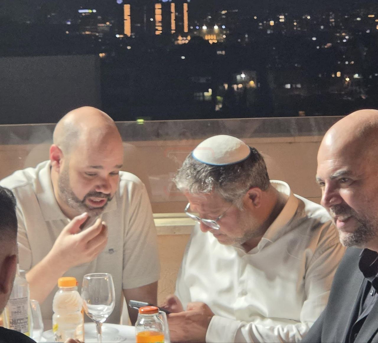 קרב הפייטנים בגלל 'אום כולת'ום' | 'זופניק בכיכר' עם כל התמונות, הנייעס והחשיפות של השבוע