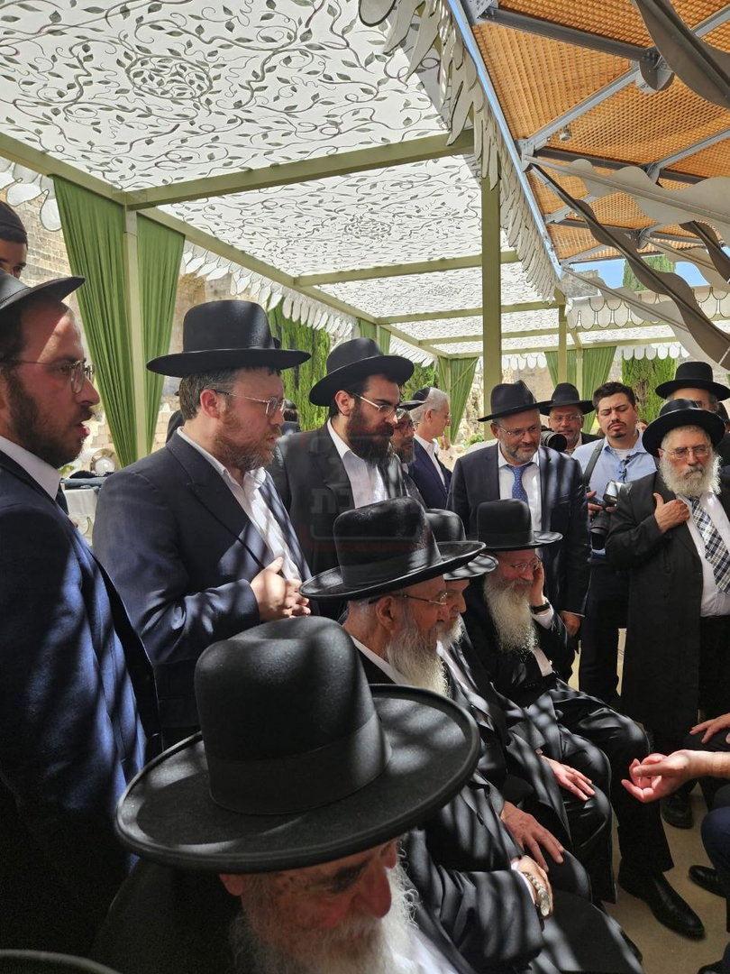 קרב הפייטנים בגלל 'אום כולת'ום' | 'זופניק בכיכר' עם כל התמונות, הנייעס והחשיפות של השבוע