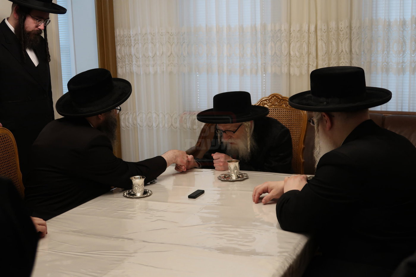 האדמו"ר מקאשוי בביקור אצל אחיו