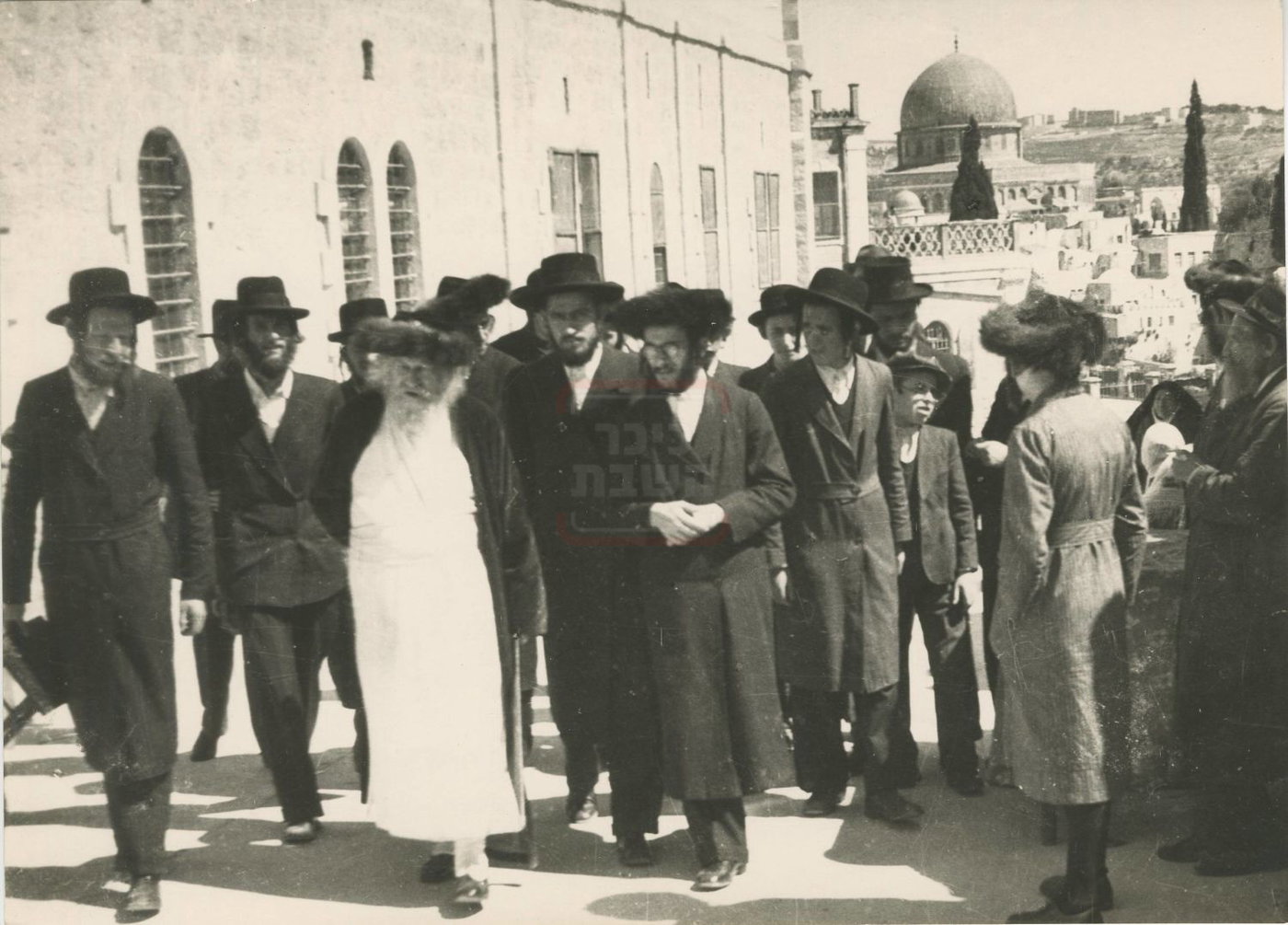 המנוח ז"ל בצל רבו המהרי"ץ דושינסקיא זצ"ל