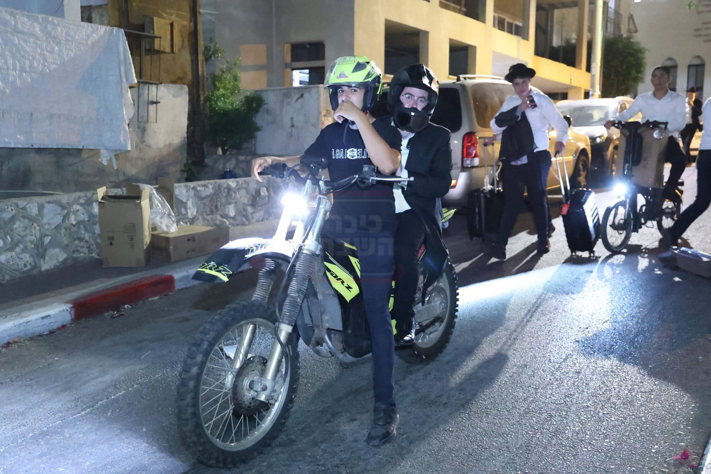 העיתונאי שנקלע לעימות אלים | 'זופניק בכיכר' עם כל התמונות, הנייעס והחשיפות של השבוע