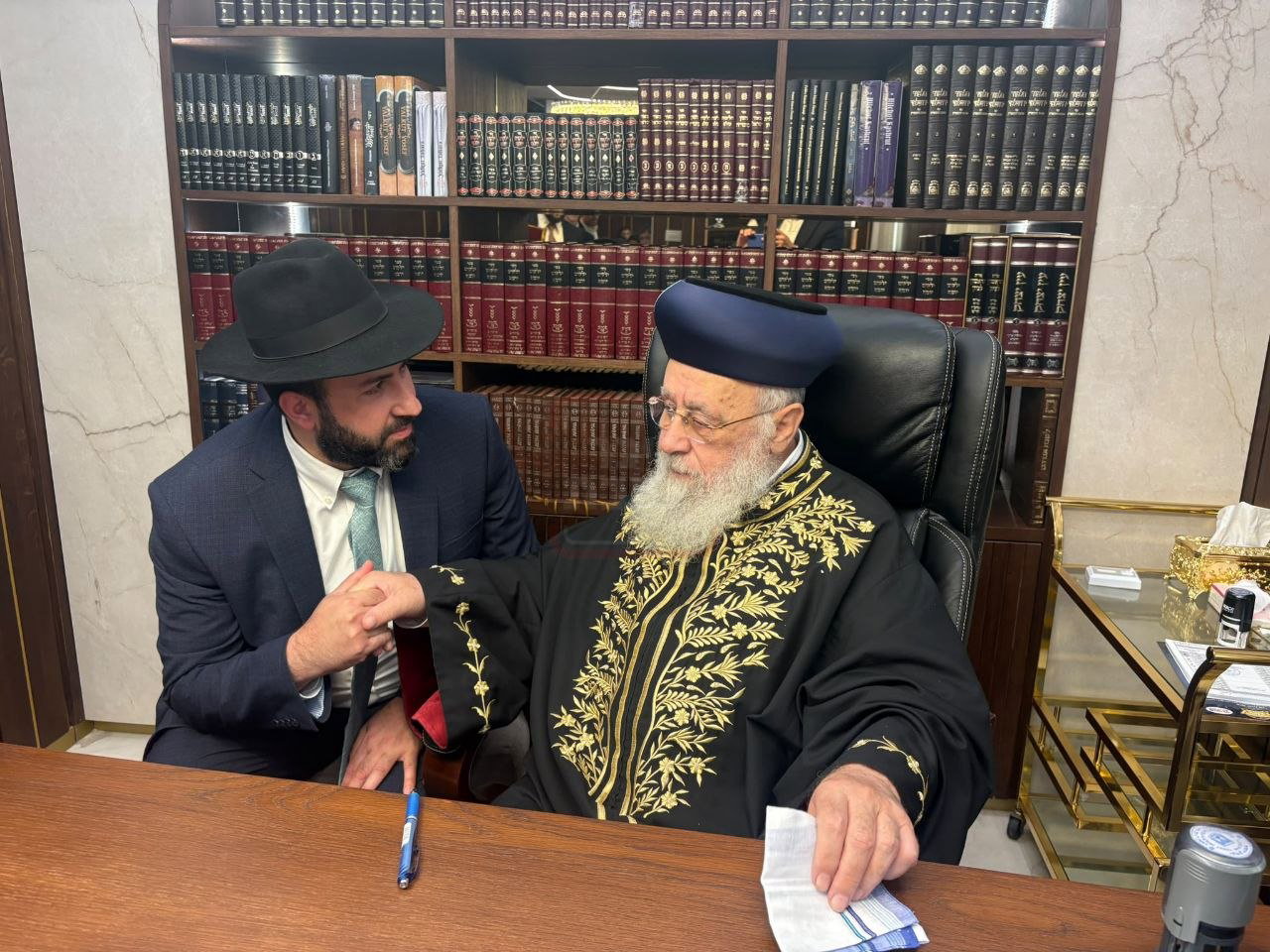 העיתונאי שנקלע לעימות אלים | 'זופניק בכיכר' עם כל התמונות, הנייעס והחשיפות של השבוע