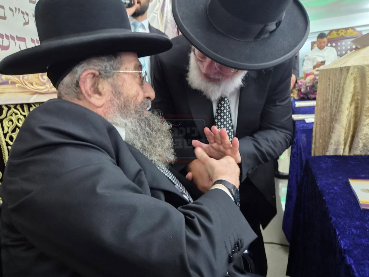 העיתונאי שנקלע לעימות אלים | 'זופניק בכיכר' עם כל התמונות, הנייעס והחשיפות של השבוע